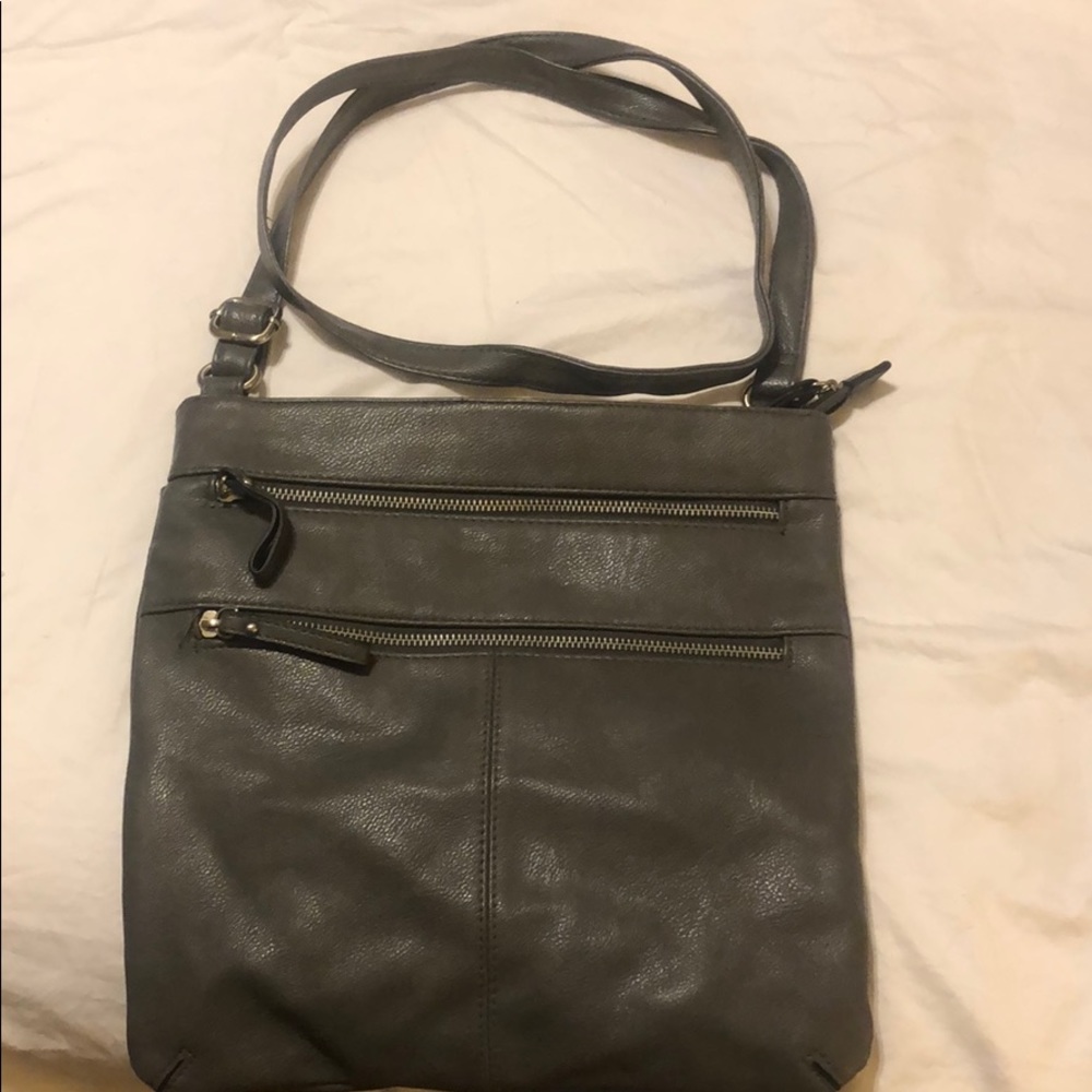 Medium gray cross body